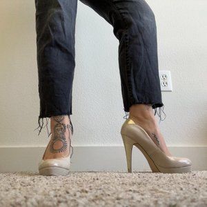 G By Guess Nude/Gold Stilettos Size 8